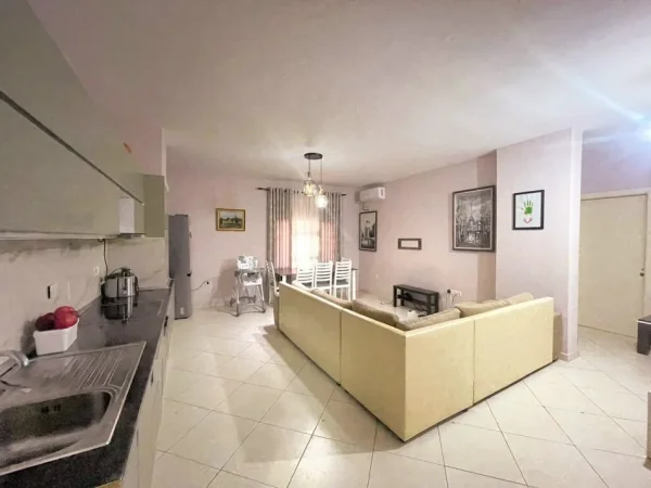 Tirane, jepet me qera apartament 1+1+Ballkon Kati 7, 80 m² 400 € (Fresk)