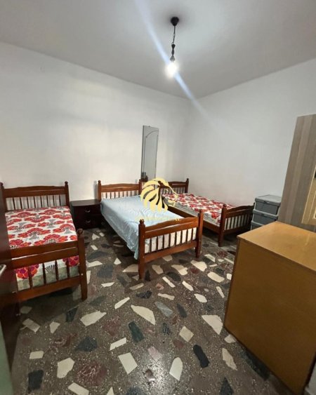 Tirane, jepet me qera 1 Katshe , 60 m² 400 € (Pazari Ri)