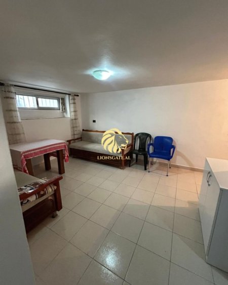 Tirane, jepet me qera 1 Katshe , 60 m² 400 € (Pazari Ri)