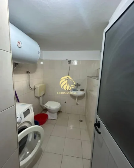 Tirane, jepet me qera 1 Katshe , 60 m² 400 € (Pazari Ri)