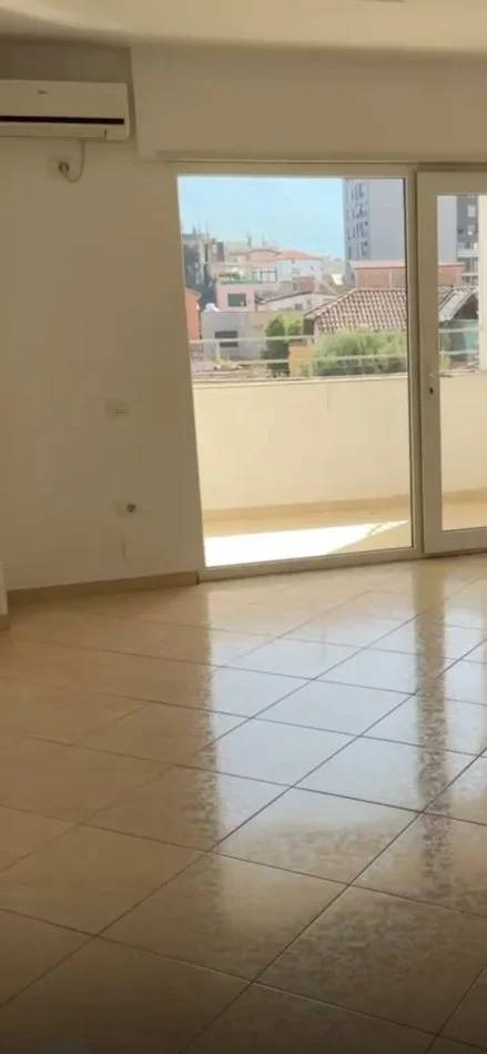 Tirane, jepet me qera ambjent biznesi Kati 2, 128 m² 500 € (rruga siri kodra)