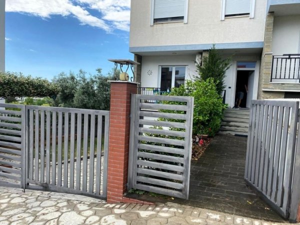 Tirane, jepet me qera Vile 3 Katshe Kati 0, 400 m² 1.500 € (teg)