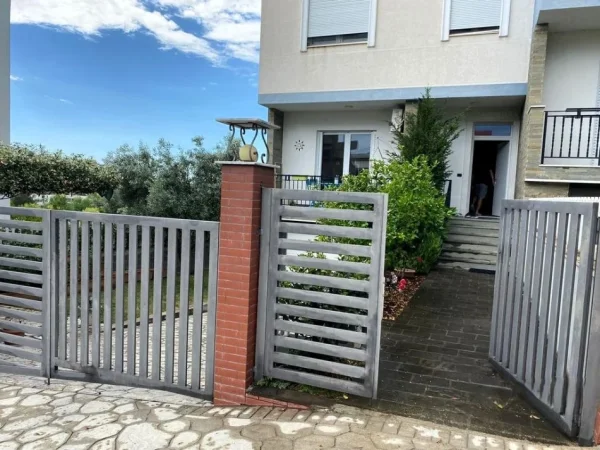 Tirane, jepet me qera Vile 3 Katshe Kati 0, 400 m² 1.500 € (teg)