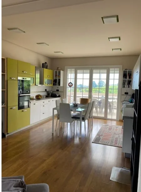 Tirane, jepet me qera Vile 3 Katshe Kati 0, 400 m² 1.500 € (teg)