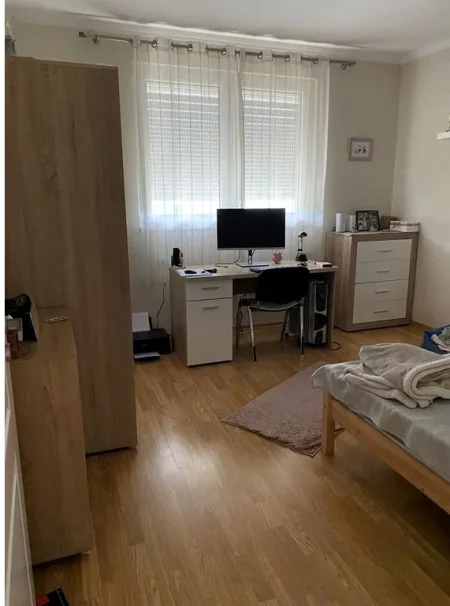 Tirane, jepet me qera Vile 3 Katshe Kati 0, 400 m² 1.500 € (teg)