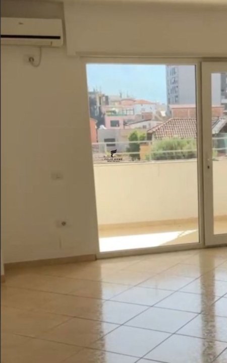 Tirane, jepet me qera zyre Kati 2, 128 m² 500 € (RRUGA BARDHYL)