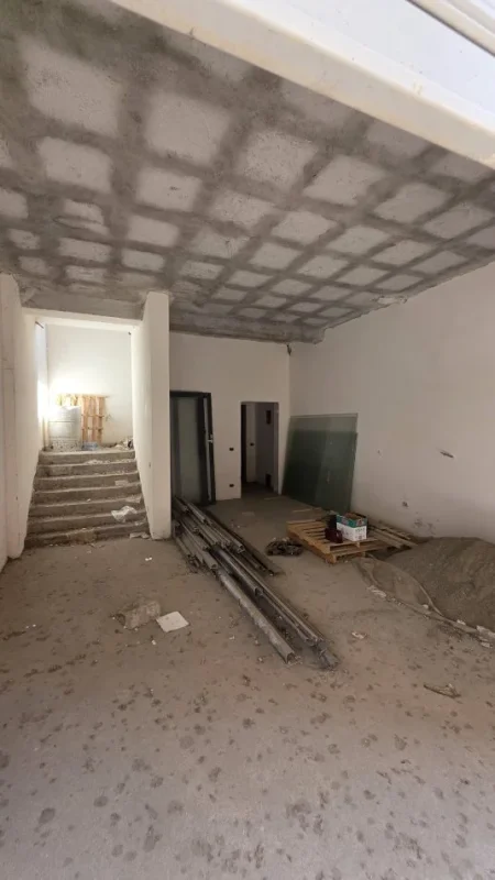 Lushnje, shes ambjent biznesi Kati 0, 318 m² 360.000 € (Qender Qytetit Lushnje)
