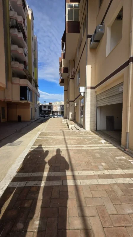 Lushnje, shes ambjent biznesi Kati 0, 318 m² 360.000 € (Qender Qytetit Lushnje)