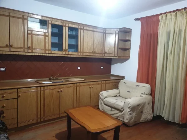 Tirane, jepet me qera apartament 2+1 Kati 2, 460 € 