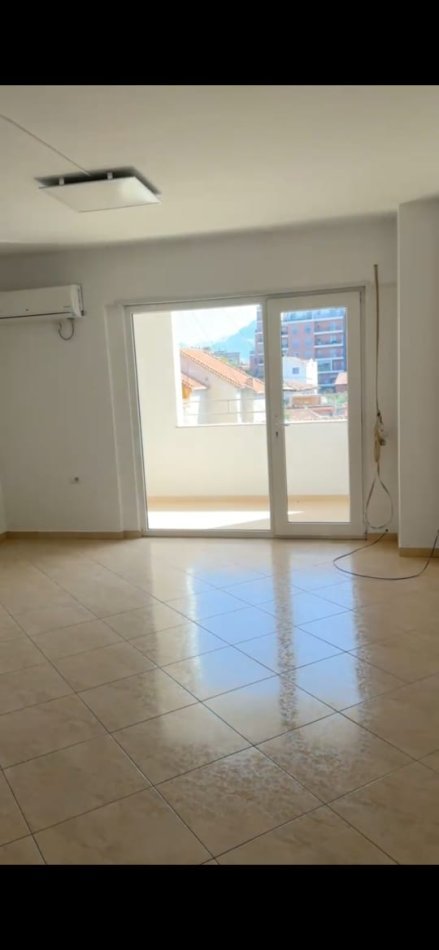 Tirane, jepet me qera zyre Kati 2, 128 m² 500 € (SIRI KODRA)