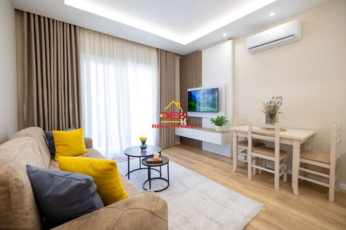 Vlore, jepet me qera apartament 1+1+Ballkon Kati 5, 70 m² 600 € (Lungomare)