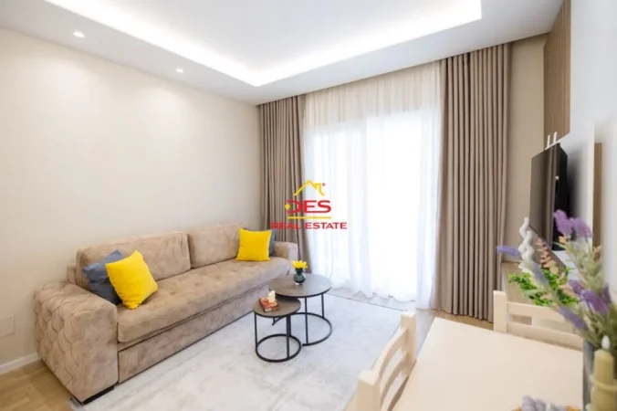 Vlore, jepet me qera apartament 1+1+Ballkon Kati 5, 70 m² 600 € (Lungomare)