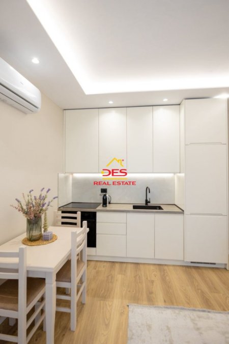 Vlore, jepet me qera apartament 1+1+Ballkon Kati 5, 70 m² 600 € (Lungomare)