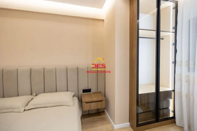 Vlore, jepet me qera apartament 1+1+Ballkon Kati 5, 70 m² 600 € (Lungomare)