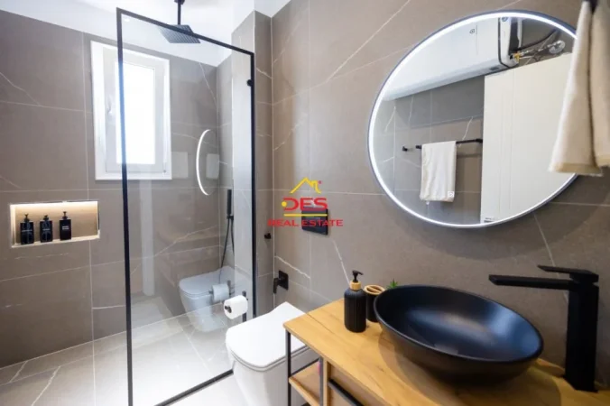 Vlore, jepet me qera apartament 1+1+Ballkon Kati 5, 70 m² 600 € (Lungomare)