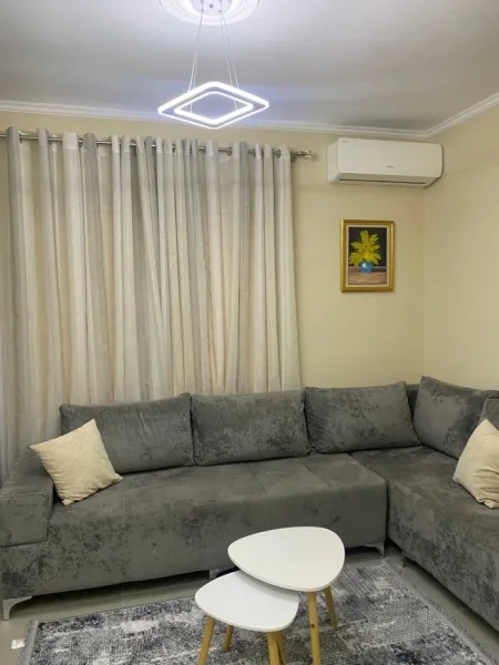 Tirane, jepet me qera apartament 1+1+Ballkon Kati 1, 56 m² 400 € (Laprake)