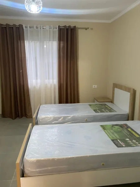 Tirane, jepet me qera apartament 1+1+Ballkon Kati 1, 56 m² 400 € (Laprake)