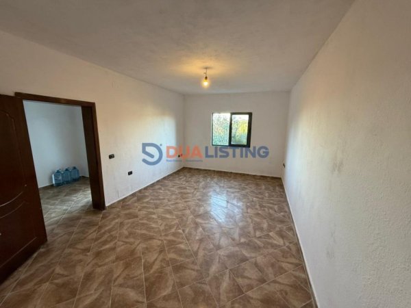 Tirane, shitet shtepi 3+1 , 365 m² 200.000 € (Petrele)