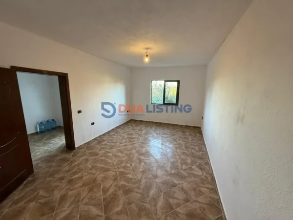 Tirane, shitet shtepi 3+1 , 365 m² 200.000 € (Petrele)