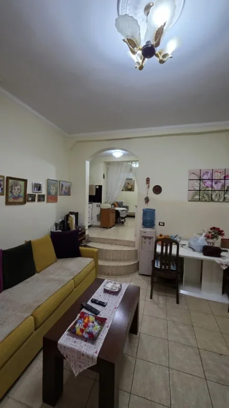 Lushnje, shes apartament 1+1+Aneks+Ballkon Kati 0, 130 m² 140.000 € (Perball Bashkise Qender Qytetit)