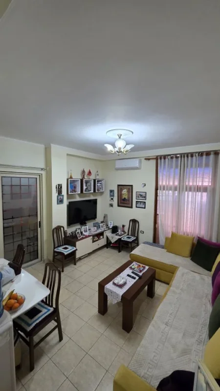 Lushnje, shes apartament 1+1+Aneks+Ballkon Kati 0, 130 m² 140.000 € (Perball Bashkise Qender Qytetit)