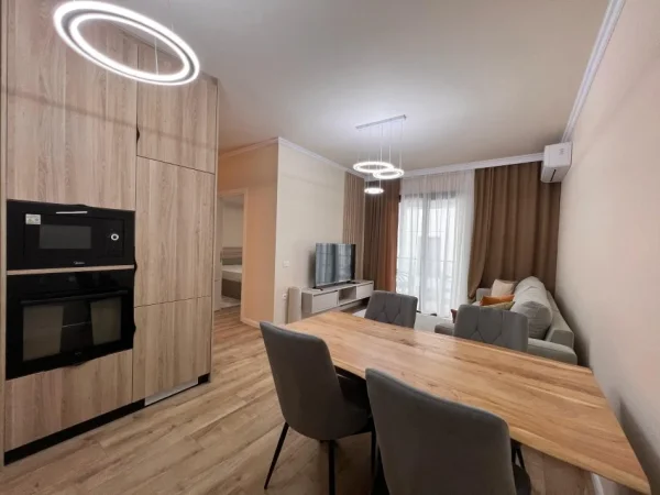Tirane, jepet me qera apartament 1+1 , 60 m² 1.000 € (Liqeni i Thate)