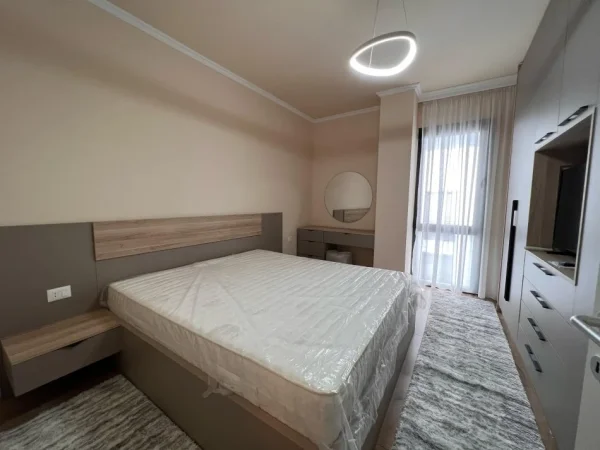 Tirane, jepet me qera apartament 1+1 , 60 m² 1.000 € (Liqeni i Thate)