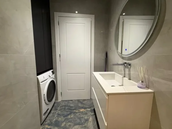 Tirane, jepet me qera apartament 1+1 , 60 m² 1.000 € (Liqeni i Thate)