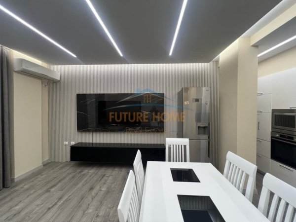 Tirane, jepet me qera apartament 3+1 Kati 1, 145 m² 800 € 