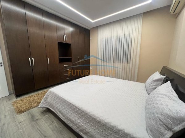 Tirane, jepet me qera apartament 3+1 Kati 1, 145 m² 800 € 