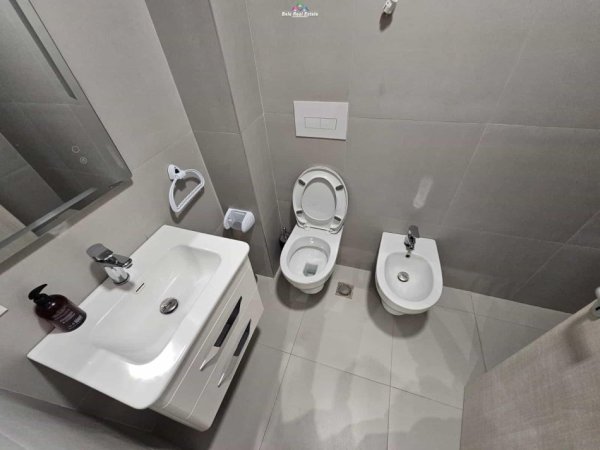 Tirane, jepet me qera apartament 1+1 Kati 3, 70 m² 590 € (Astir, River Residence)