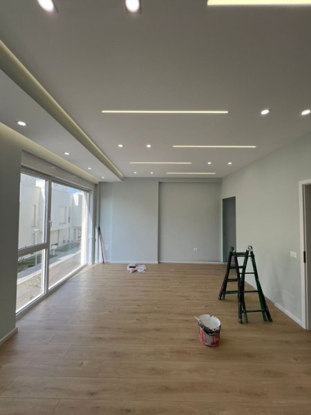 Tirane, jepet me qera Vile 3 Katshe Kati 3, 200 m² 1.200 € (Farka)