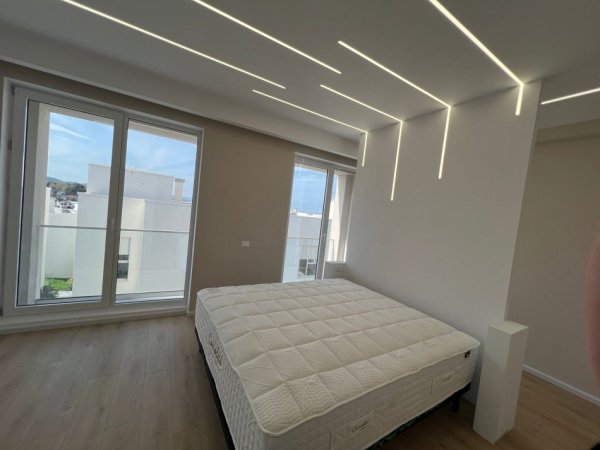Tirane, jepet me qera Vile 3 Katshe Kati 3, 200 m² 1.200 € (Farka)