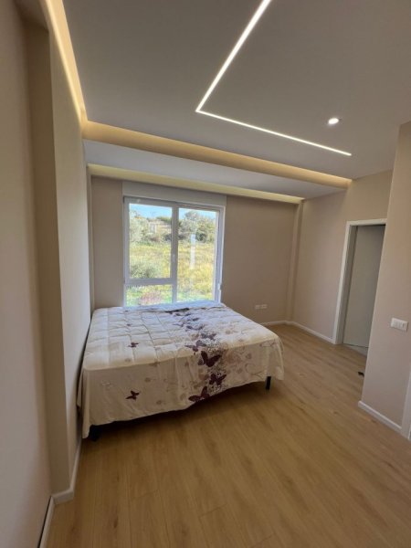 Tirane, jepet me qera Vile 3 Katshe Kati 3, 200 m² 1.200 € (Farka)