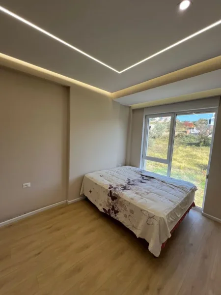 Tirane, jepet me qera Vile 3 Katshe Kati 3, 200 m² 1.200 € (Farka)