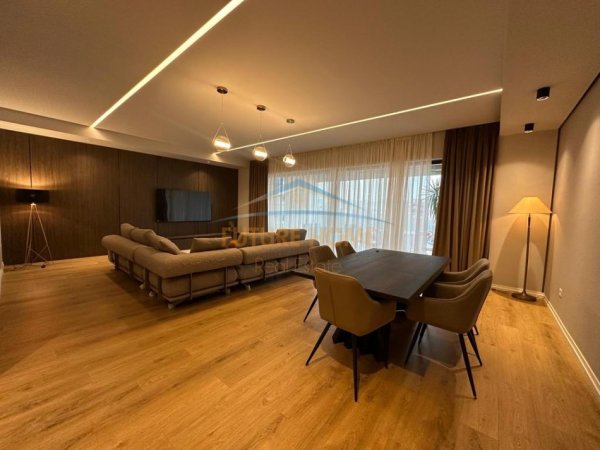 Tirane, jepet me qera apartament 3+1 , 285 m² 2.800 € 