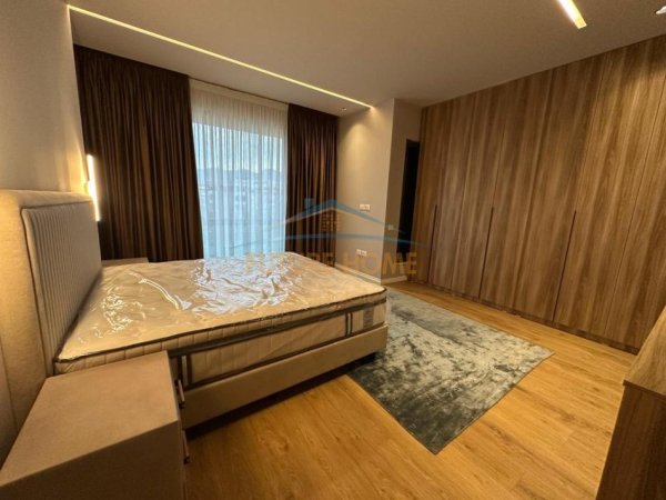 Tirane, jepet me qera apartament 3+1 , 285 m² 2.800 € 