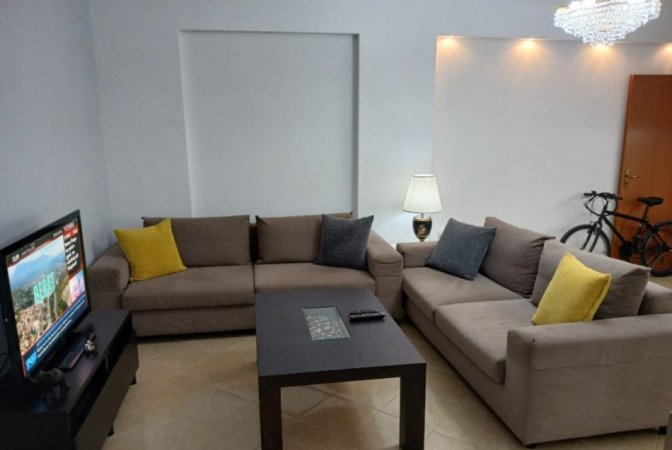 Tirane, jepet me qera apartament 2+1 Kati 2, 520 € 