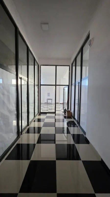 Lushnje, shes dyqan Kati 0, 116 m² (Qendra Sanitare Lushnje)