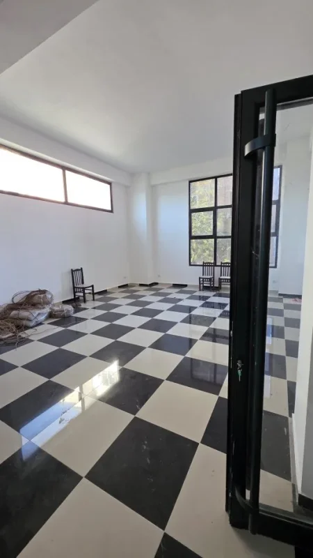 Lushnje, shes dyqan Kati 0, 116 m² (Qendra Sanitare Lushnje)