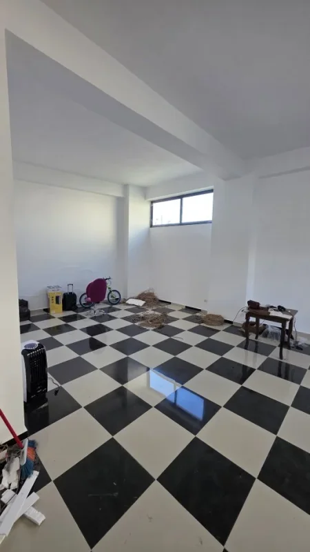 Lushnje, shes dyqan Kati 0, 116 m² (Qendra Sanitare Lushnje)