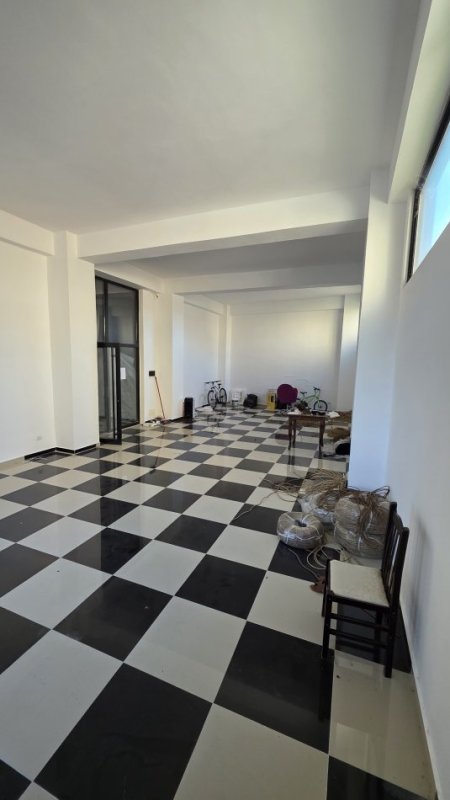 Lushnje, shes dyqan Kati 0, 116 m² (Qendra Sanitare Lushnje)