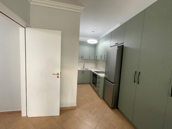 Tirane, jepet me qera apartament 2+1 , 80 m² 800 € (Rruga e Kavajes)