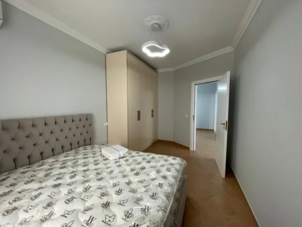 Tirane, jepet me qera apartament 2+1 , 80 m² 800 € (Rruga e Kavajes)