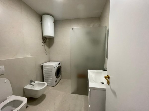 Tirane, jepet me qera apartament 2+1 , 80 m² 800 € (Rruga e Kavajes)