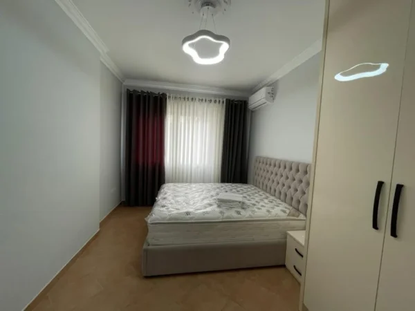 Tirane, jepet me qera apartament 2+1 , 80 m² 800 € (Rruga e Kavajes)