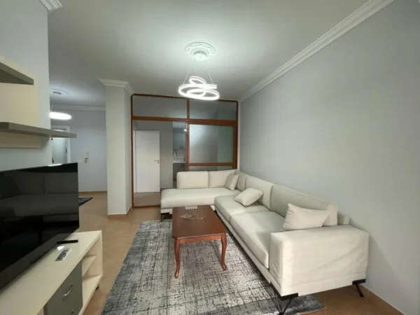 Tirane, jepet me qera apartament 2+1 , 80 m² 800 € (Rruga e Kavajes)