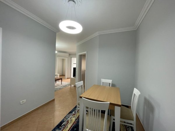 Tirane, jepet me qera apartament 2+1 , 80 m² 800 € (Rruga e Kavajes)