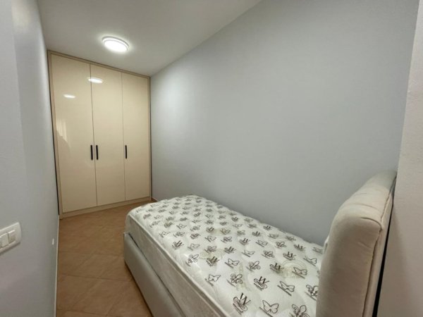 Tirane, jepet me qera apartament 2+1 , 80 m² 800 € (Rruga e Kavajes)