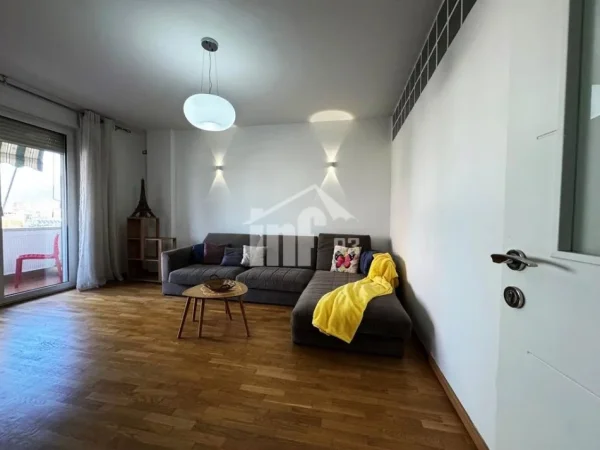 Tirane, jepet me qera apartament 2+1+Ballkon Kati 5, 120 m² 1.200 € (RRUGA “MUSTAFA MATOHITI”, MBRAPA PIRAMIDES)